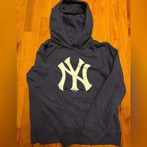 Fanatics brand New York Yankees Men’s Hoodie (Medium)